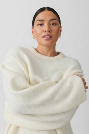 Women Gina Tricot Crew Neck Knitted Sweaters White | 50KORZUQE