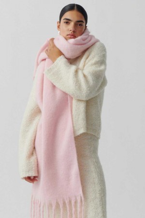 Women Gina Tricot Soft Chunky Scarf Pink | 68WKFYQSV