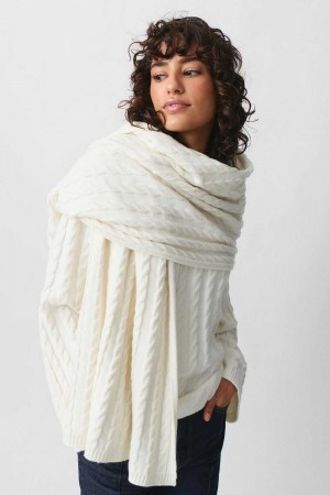 Women Gina Tricot Soft Knitted Cable Scarf White | 62APCLRQS