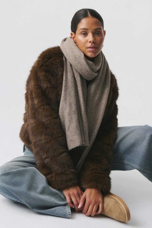 Women Gina Tricot Soft Knitted Scarf Beige | 73HWTMZGE